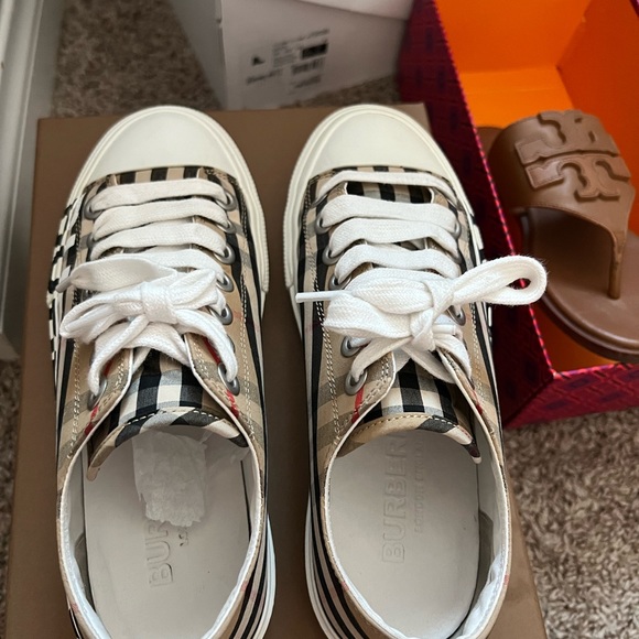 Burberry low top sneakers - Picture 7 of 10